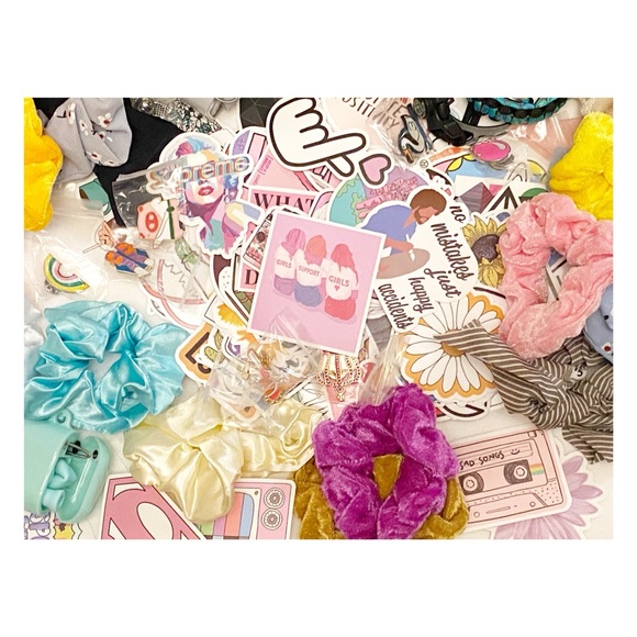 VSCO GIRL 16 PIECE STARTER PACK - Picture 6 of 6